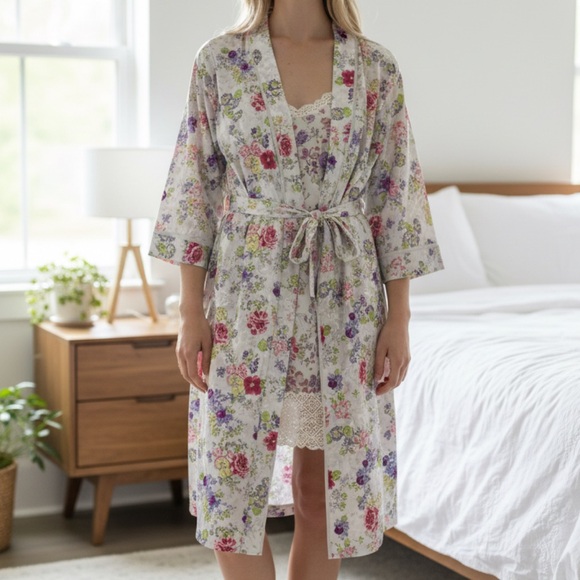 Victoria's Secret Other - Victoria’s Secret great shape vintage gold label nighty robe matching set